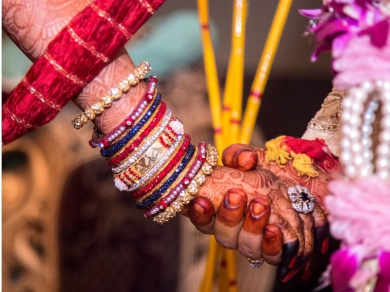 लखनऊ: दूल्हे को वरमाला पहनाते ही हुई दुल्हन की मौत, मातम में बदलीं खुशियां