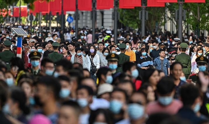 60 वर्षों में पहली बार चीन की आबादी घटी, लेकिन इस बात ने बढ़ा दी चिंता