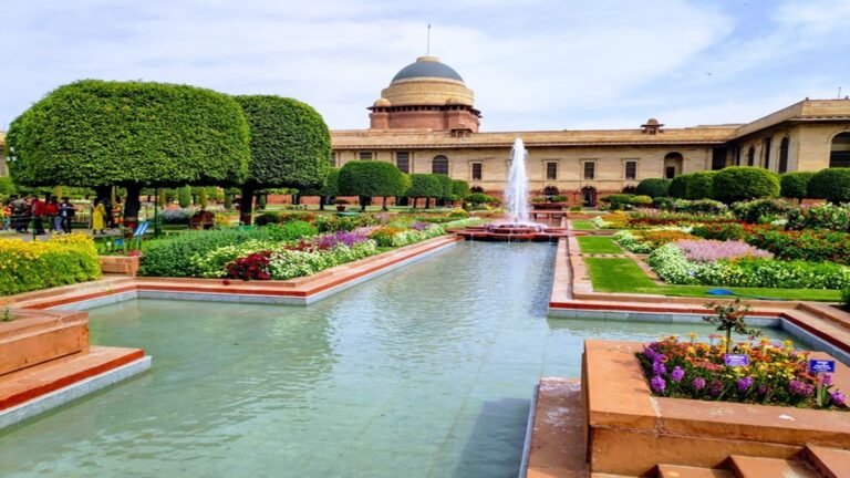 बदल गया राष्ट्रपति भवन के मुगल गार्डन का नाम, अब अमृत उद्यान के नाम से जाना जाएगा !