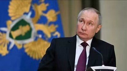 Russia: राष्ट्रपति पुतिन को बड़ा झटका, ICC ने जारी किया गिरफ्तारी वारंट, आगबबूला हुआ रूस !