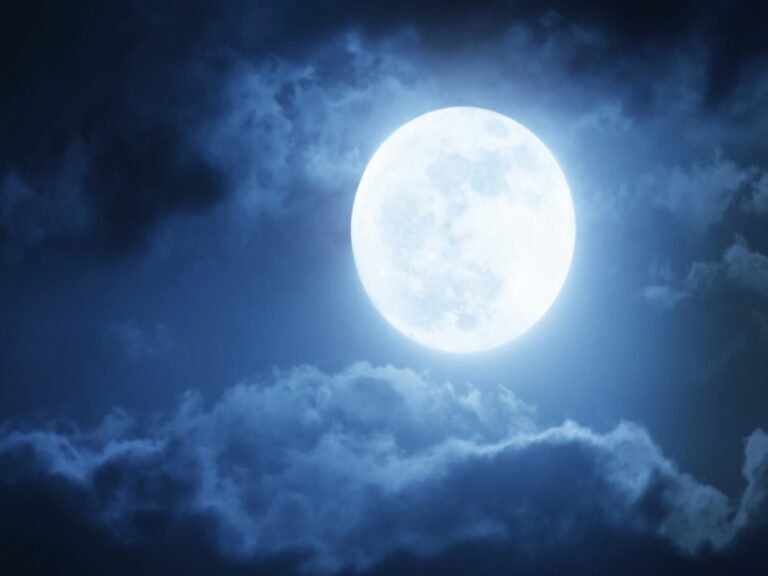 Super Blue Moon: आज चांद दिखेगा बेहद खास, आसमान में दिखेगा सुपरब्लू मून !