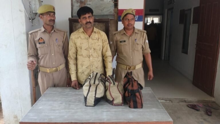 कानपुर: कार से 98 किलो चांदी से भरा बैग बरामद, जिसकी कीमत  70 लाख रुपये !