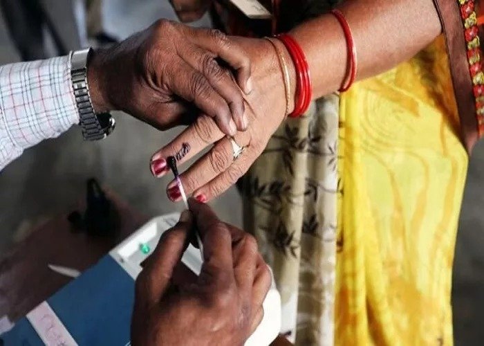 Telangana Election Voting; बूथों पर गहमा-गहमी के बीच वोटिंग जारी !