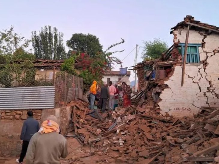 भूकंप के झटकों से हिला नेपाल, कई इमारते तबाह, सैकड़ों लोगों की मौत।