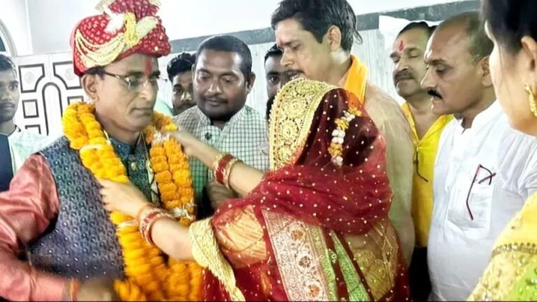 आखिर क्यों 55 साल की उम्र में अशोक महतो ने खरमास में रचाई शादी? ख़ाकी वेब सीरीज के गैंगस्टर का मुंगेर लोकसभा सीट से कनेक्शन?