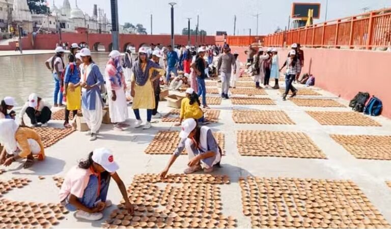 अयोध्या में दीपोत्सव की धूम: 55 घाटों पर बिछा दिए गए 6 लाख दीये, कल तक बिछ जाएंगे 28 लाख दीपक