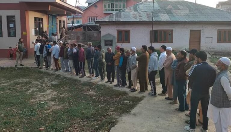 Jammu Kashmir Assembly Election: अंतिम चरण के लिए मतदान जारी, उत्साह में दिख रहे वोटर्स