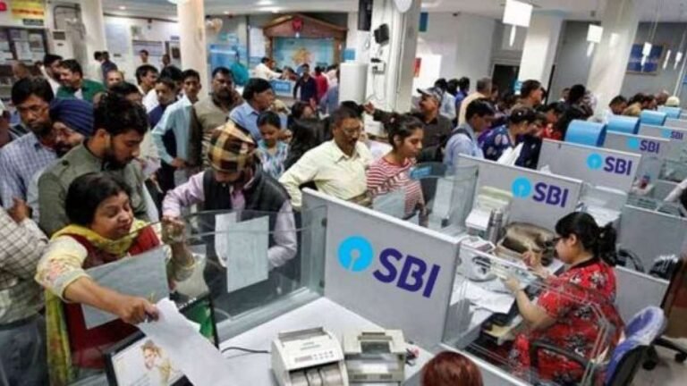 SBI बैंक में नौकरी का मौका, 10000 कर्मचारियों की जरूरत