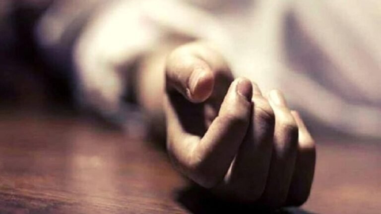 Bhadohi News: पत्नी के प्रेम संबंध से दुखी पिता ने जुड़वा बच्चियों को जहर देकर की आत्महत्या, गांव में मातम