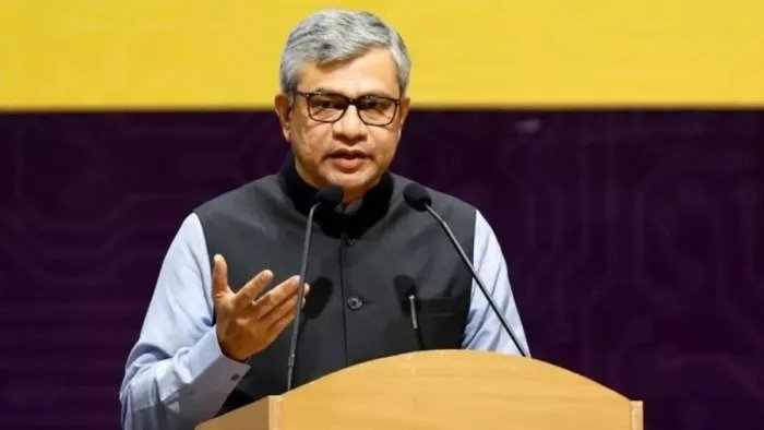 लोकसभा में केंद्रीय मंत्री का बड़ा बयान: सोशल मीडिया और OTT पर अश्लील कंटेंट पर रोक के लिए बनेगा सख्त कानून !