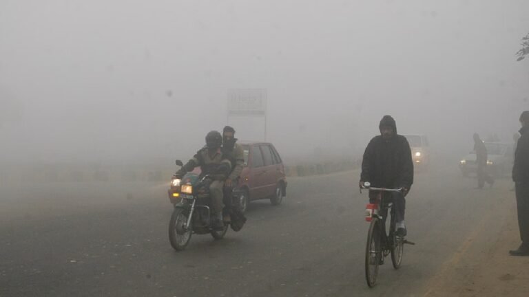 दिल्ली-NCR में बढ़ने लगी ठंड, जानिए यूपी में नए साल पर कैसा रहेगा मौसम