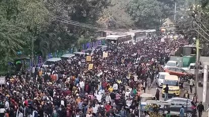 Bihar: प्रशांत किशोर के नेतृत्व में बीपीएससी परीक्षार्थियों का प्रदर्शन, पुलिस लाठीचार्ज से गरमाया माहौल!