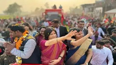 अयोध्या में डिंपल यादव का रोड शो बना विवाद का कारण, हाईवे पर लगा जाम, पुलिस ने दर्ज किया केस!