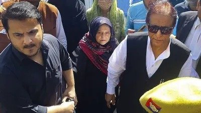 सुप्रीम कोर्ट ने आजम खान और उनके बेटे को दी जमानत, मशीन चोरी मामले में राहत