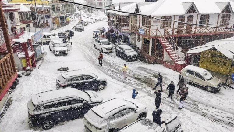 Weather Update: हिमाचल, उत्तराखंड और जम्मू-कश्मीर में भारी बर्फबारी, ऑरेंज अलर्ट जारी – यात्रा से पहले जानें जरूरी जानकारी
