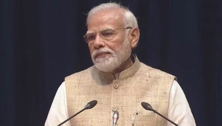 संविधान दिवस पर बोले पीएम मोदी- भारत लोकतंत्र की जननी, युवा संविधान को समझें