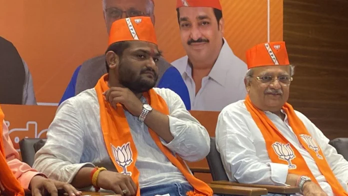 पिछले साल हार्दिक पटेल काग्रेस छोड़ भाजपा में हुए थे शामिल, वीरमगाम सीट से हार्दिक को बनाया गया उम्मीदवार