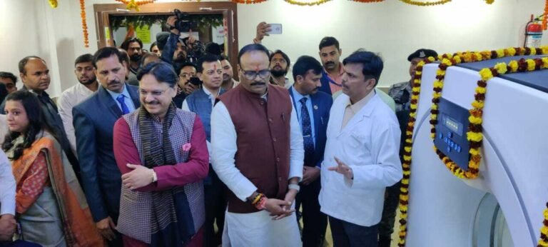 लखनऊ: लोकबंधु नारायण अस्पताल में लगाई गई सिटी स्कैन मशीन, ब्रजेश पाठक ने किया लोकार्पण