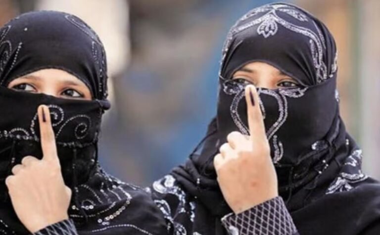 गुजरात में दूसरे चरण का मतदान जारी, पीएम मोदी ने लाइन में लगकर डाला वोट, 5 जरूरी बातें