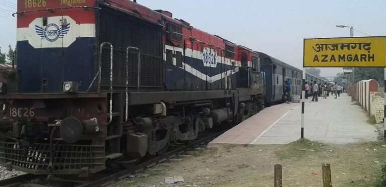 फिल्मी स्टाइल में रेलवे स्टेशन पर प्रेमिका का गला काटा, फिर खुद पर किया वार, लड़की की मौत