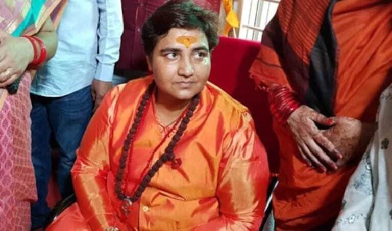 प्रज्ञा ठाकुर का विवादित बयान -घरों में रखें हथियार, कभी भी पड़ सकती है जरूरत !