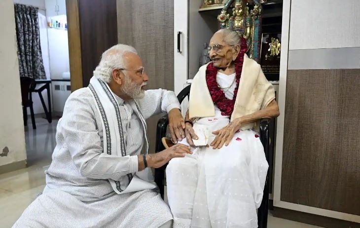 पीएम की मां हीराबेन का निधन, शोक में डूबा पूरा देश, मोदी ने लिखा- शानदार शताब्दी का ईश्वर चरणों में विराम