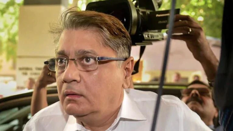 सलाखों के पीछे दीपक कोचर, घोटाले की आंच में स्वाह हुआ करियर CBI ने मांगी 3 दिन की कस्टडी !