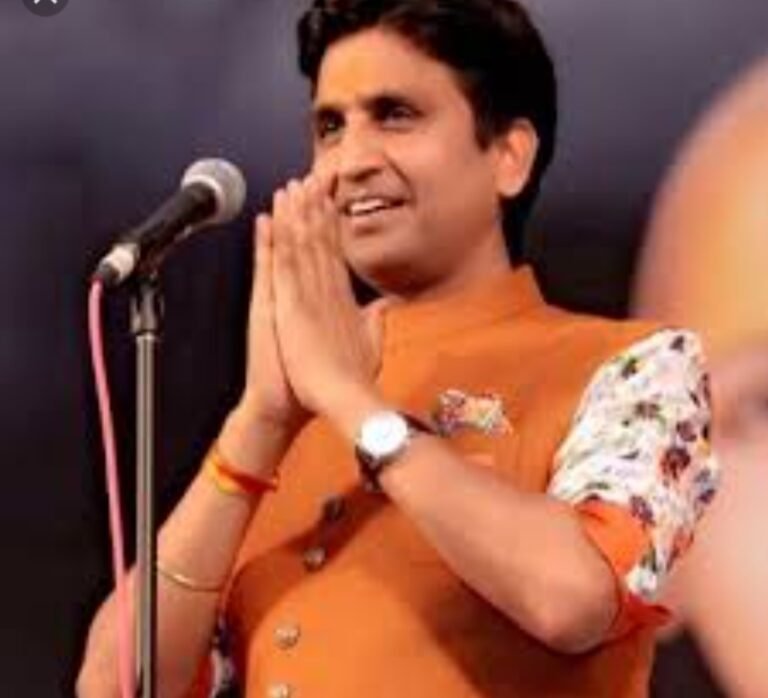 योगी के सामने बीजेपी के कवि सम्मेलन में बोले कुमार विश्वास, चौराहों पर अभय पुकारो, चोर चोर चोर