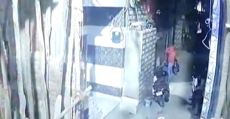 दिल्ली पुलिस के हेड कांस्टेबल ने विजय चौक के पास खुद को लगाई आग !