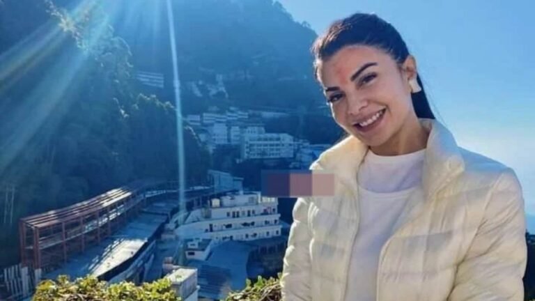 बॉलीवुड अभिनेत्री जैकलीन फर्नांडीज ने मां वैष्णो देवी मंदिर में किए दर्शन !