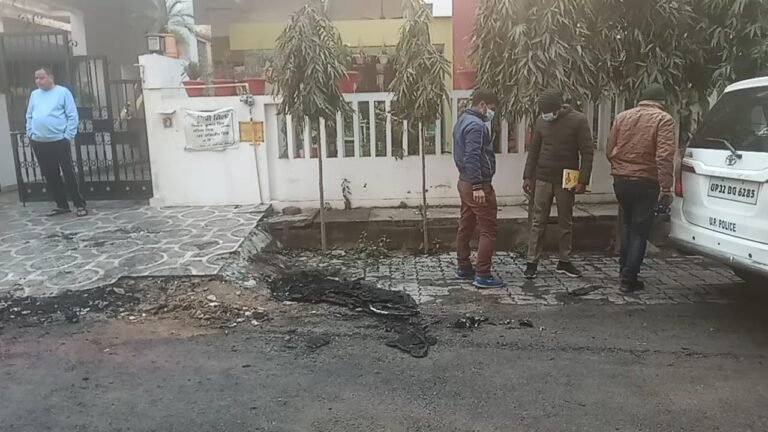 लखनऊ: तेज आवाज में डीजे बजाने से रोकने पर दबंगो ने मेजर की गाड़ी फूंक दी