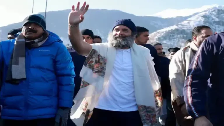 भारत जोड़ो यात्रा: राहुल गांधी की सुरक्षा में सेंध! रोकी गई यात्रा