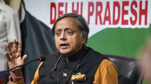 कांग्रेस नेता शशि थरूर  का बयान- ‘2024 में 50 सीटें हार सकती है BJP’