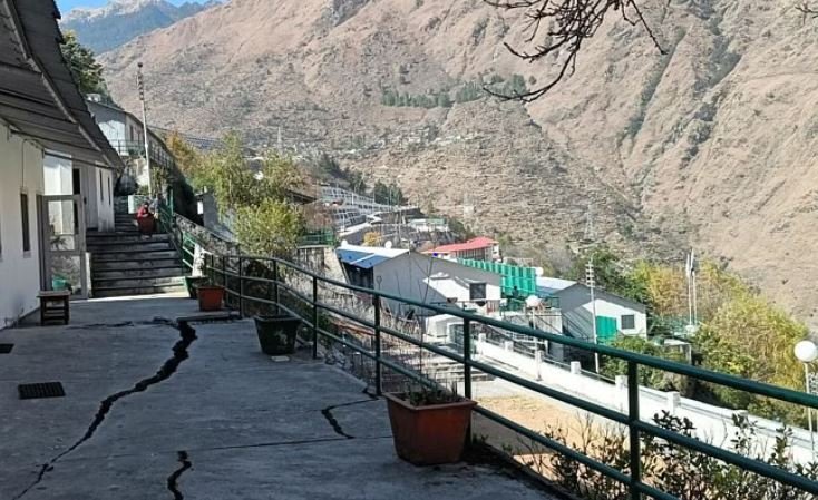 जोशीमठ में आज से ढहाए जाएंगे असुरक्षित भवन, होटल मलारी इन को सबसे पहले तोड़ा जाएगा