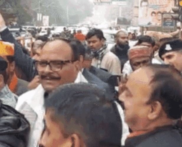 कानपुर में यातायात व्यवस्था ध्वस्त, डिप्टी सीएम को गाड़ी छोड़ 500 मीटर चलना पड़ा पैदल