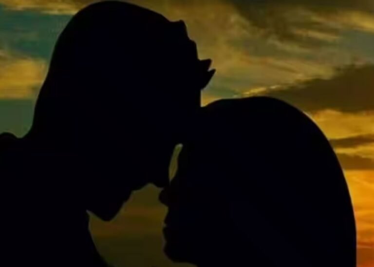 यूपी: सपा नेता की 26 साल की बेटी के साथ 47 साल का BJP नेता फरार, मचा बवाल