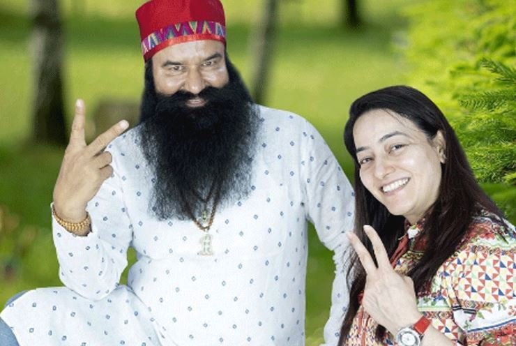 राम रहीम पैरोल पर फिर आया जेल से बाहर, मुंह बोली बेटी हनीप्रीत भी साथ दिखी