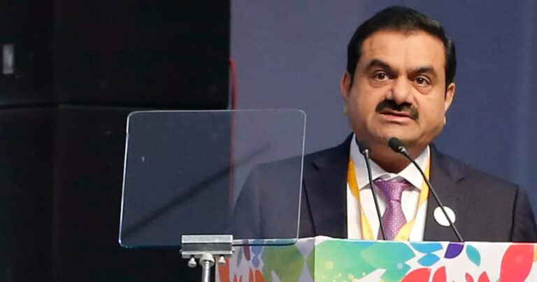 हिंडनबर्ग की रिपोर्ट से मची अडानी ग्रुप में सनसनी, शेयर बाजार में हुआ 50 हजार करोड़ का नुकसान !