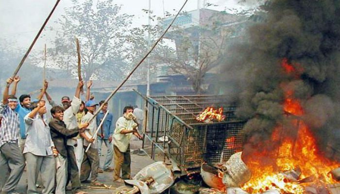 गुजरात दंगे: 17 लोगों की ह*त्या कर लाशें जलाने का था आरोप, सबूत के अभाव में 22 आरोपी बरी !