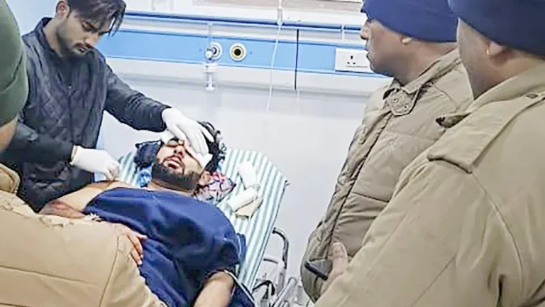 3 घंटे तक चली ऋषभ पंत की सर्जरी, मुंबई के अस्पताल में हो रहा है इलाज़ !