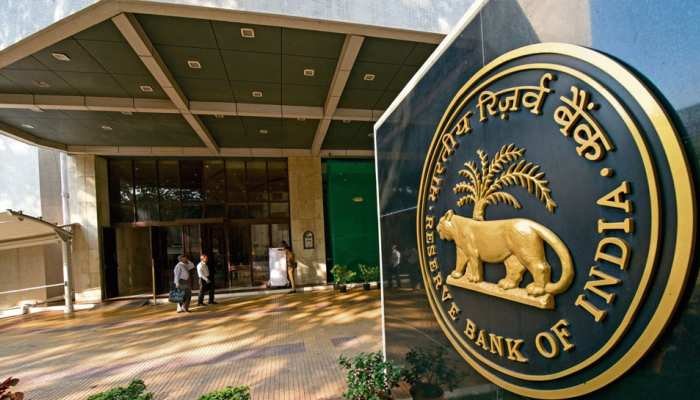रिजर्व बैंक ऑफ इंडिया ने फिर बढ़ाया रेपो रेट, Loan लेनें वाले हो जाएं सावधान !