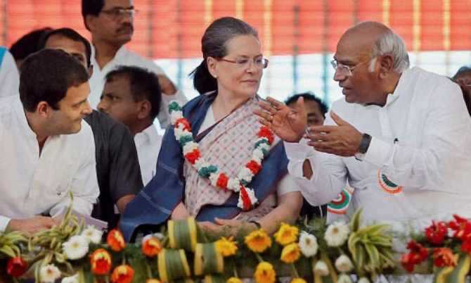 कांग्रेस अध्यक्ष मल्लिकार्जुन खरगे आज झारखंड दौरे पर, करेंगे ‘हाथ से हाथ जोड़ो’ अभियान की शुरुआत