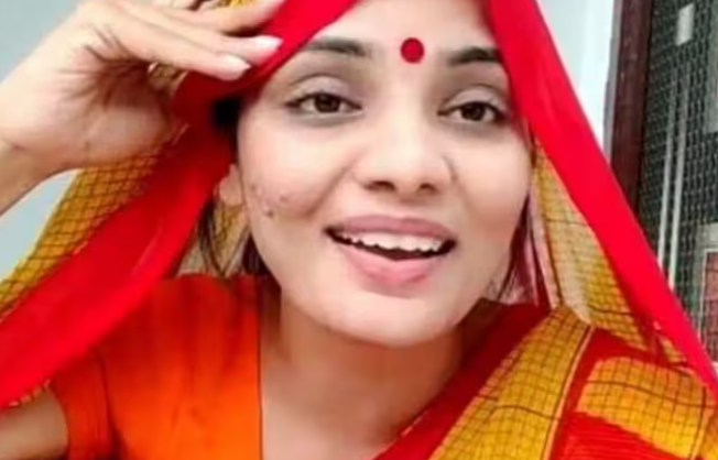 Neha Singh Rathore: नफरत फैला रहा है ‘यूपी में का बा’ गाना.., लोकगायिका नेहा सिंह राठौर को यूपी पुलिस ने थमाया नोटिस