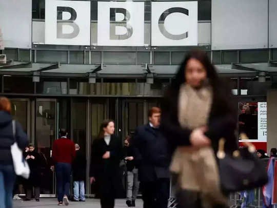 दिल्ली में BBC के दफ्तर पर Income Tax की रेड, जानें पूरा माजरा !