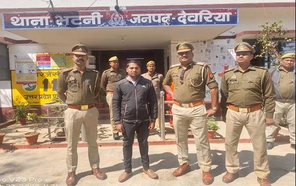 Viral News: यूपी बोर्ड की परीक्षा देते हुए मुन्ना भाई गिरफ्तार !