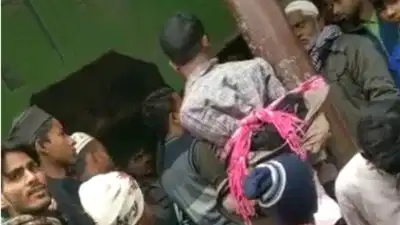 बाराबंकी: प्रेमी को दी तालिबानी सजा, वीडियो वायरल !