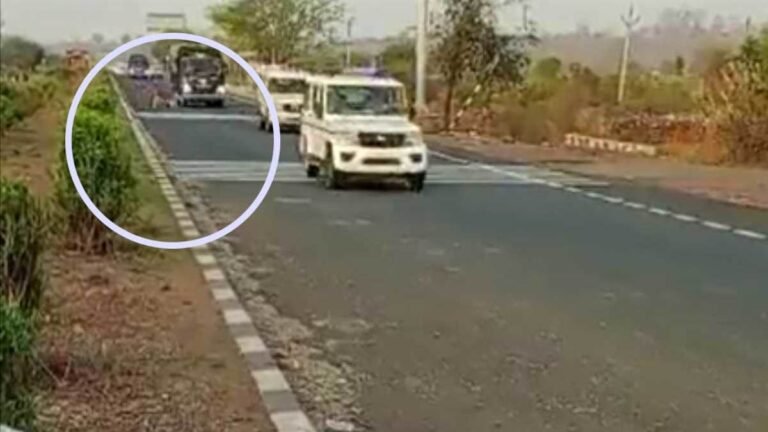 गाय से टकराकर पलटते-पलटते बची माफिया अतीक की वैन, बोला- मुझे कोई डर नहीं