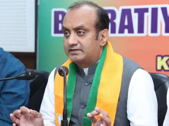 प्रियंका के सियासी हमलों पर BJP का पलटवार,  सुधांशु त्रिवेदी ने कहा- ‘कांग्रेस खुद को अदालत से ऊपर मानती है’ !