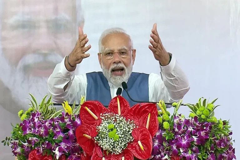 कांग्रेस के नेता मेरी कब्र खोदने का सपना देखने में व्यस्त हैं: मोदी