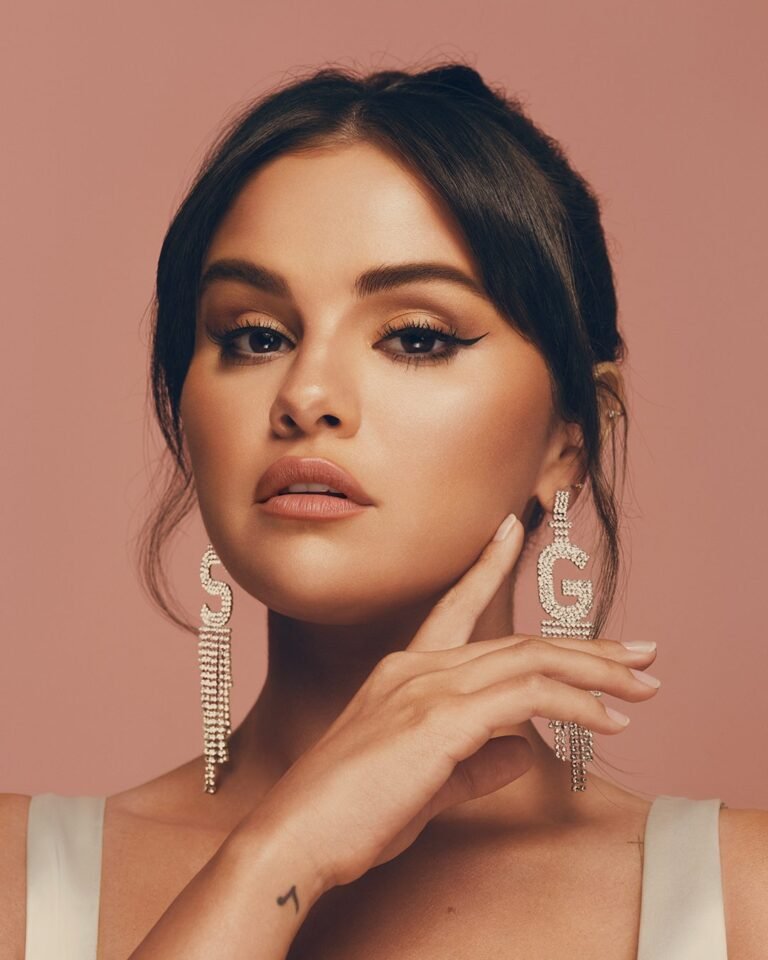 Hollywood Singer: ये हैं Real Queen, सेलेना गोमेज़ के इंस्टाग्राम पर हैं 400 मिलियन फॉलोअर्स, सोशल मीडिया पोस्ट पर मिलते हैं एक करोड़ से ज्यादा लाइक्स